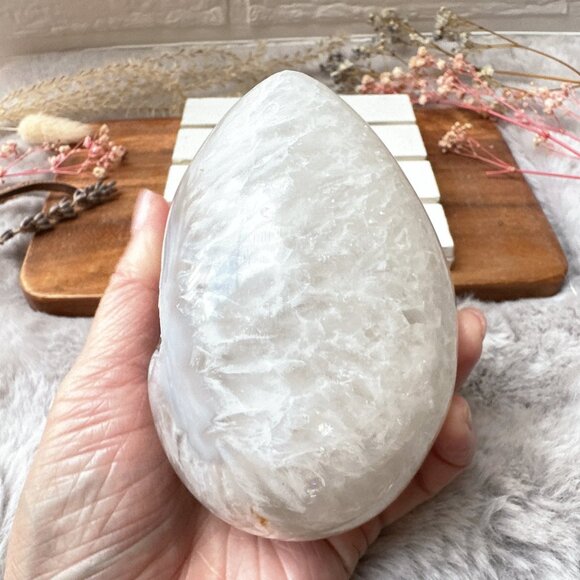 Gorgeous Large Agate with Druzy Egg Carving - Picture 5 of 6